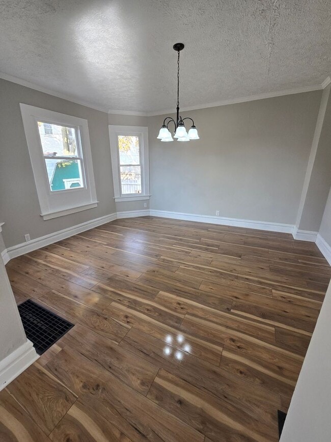 Building Photo - 4 BEDROOM SINGLE FAMILY HOME