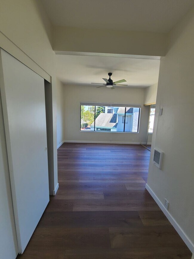 Building Photo - Spacious and remodeled 2 Bed 2.5 baths in ...