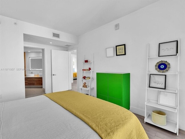 Building Photo - 121 NE 34th St