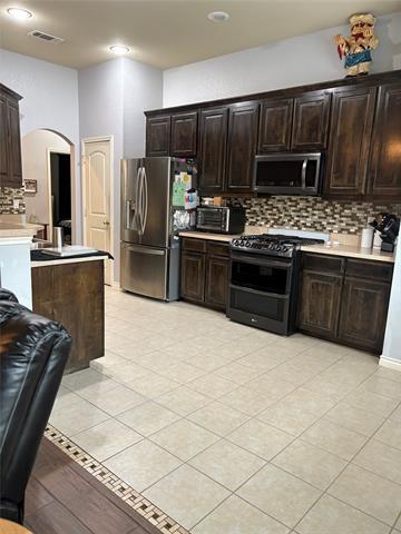 Building Photo - 221 Spring Hollow Dr