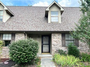 Building Photo - GREAT NORTHWEST LOCATION 2 BDRM / 2 BATH C...