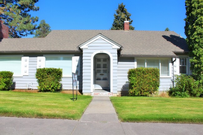 Building Photo - PETS CONSIDERED! Located in Bend's HISTORI...