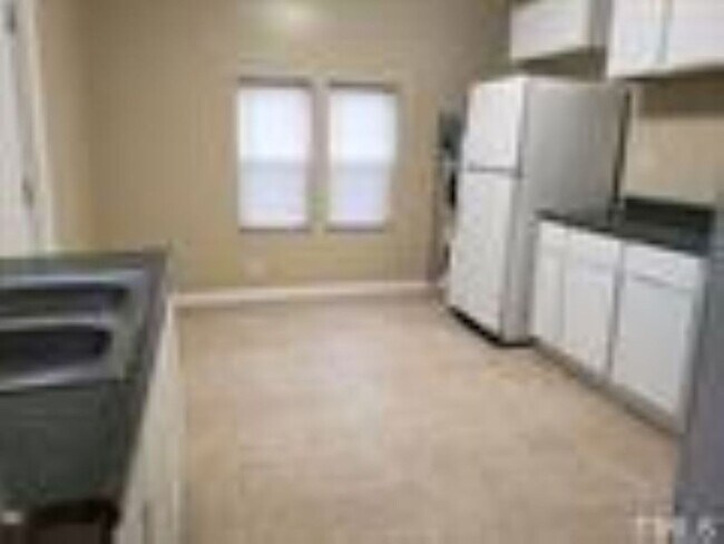 Building Photo - Cute, 2 Bedroom Bungalow in historic East ...