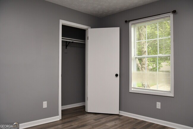 Building Photo - 5932 Homestead Cir