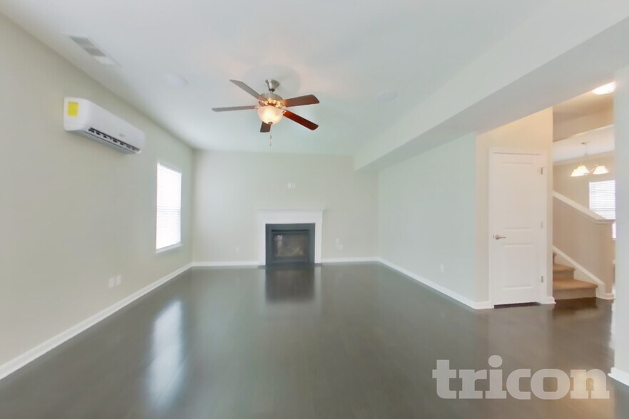Building Photo - 2920 Cherry Point Ln