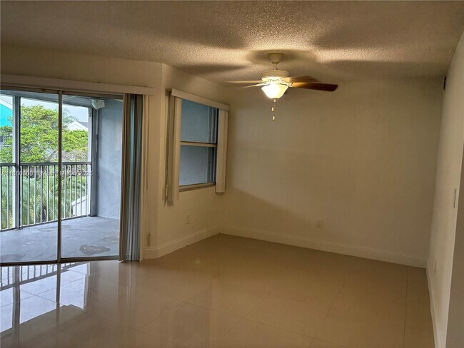 Building Photo - 2662 SE 19th Ct