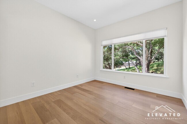 Building Photo - 9400 Chalk Hill Rd