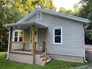 Building Photo - Harriman 37748 - Charming 2-bedroom, 1.5-b...