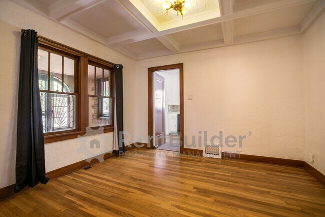 Building Photo - 1404 Marquette Pl NE