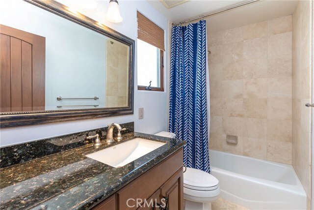 Building Photo - 613 Begonia Ave