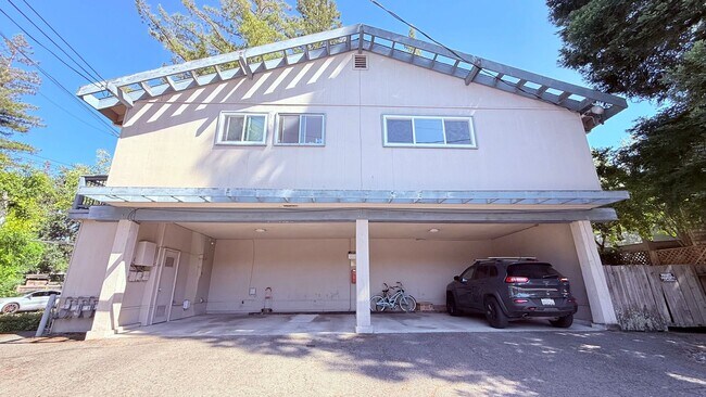 Building Photo - 929 Dewing Ave