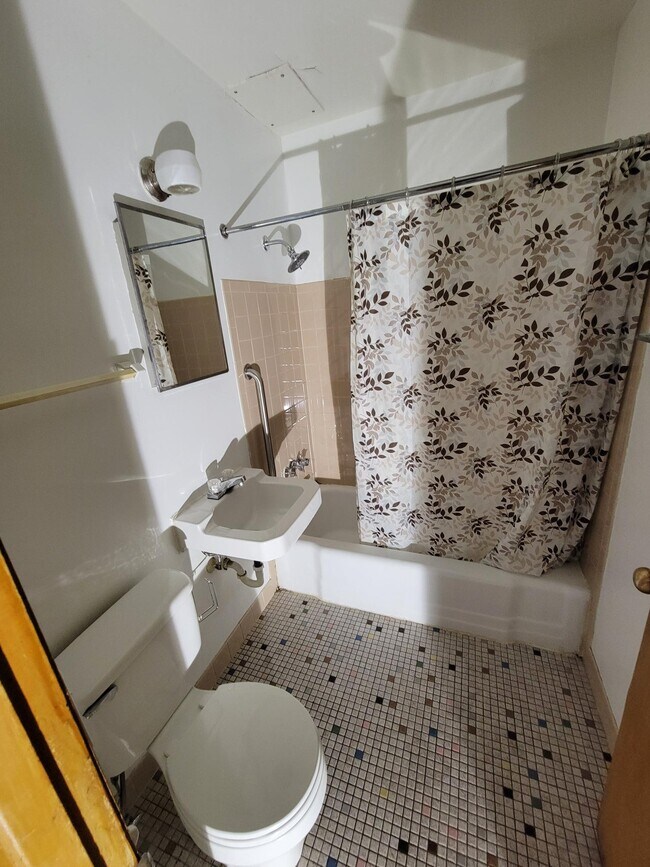 Building Photo - 6521