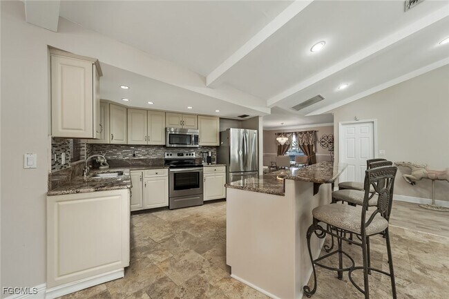Building Photo - 13810 McGregor Blvd