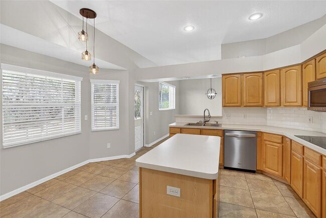 Building Photo - 11304 Balm Riverview Rd