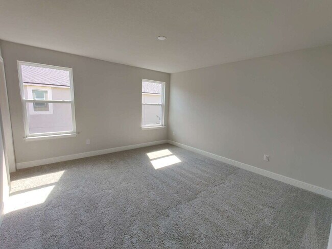 Building Photo - Beautiful 3-Bedroom Townhome in Gated Avea Pointe