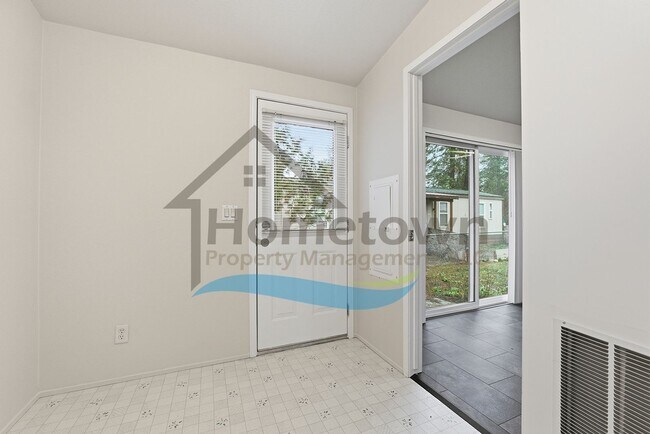 Building Photo - 2 Bedroom 2 Bathroom Home with Attached 2-Car Garage Available in Athol!