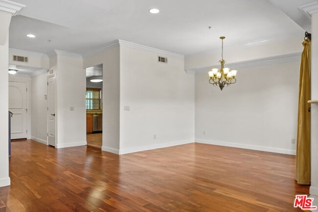 Building Photo - 1050 N Edinburgh Ave