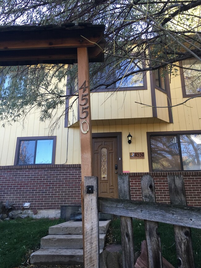 Building Photo - Lovely S. Boulder 5BD House on Open Space - Available June 1st!