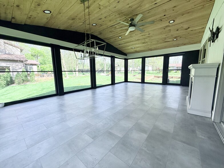Sun Room - 2105 Parrish St