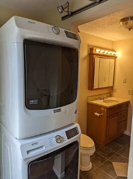 Building Photo - 536 W Pelham Rd