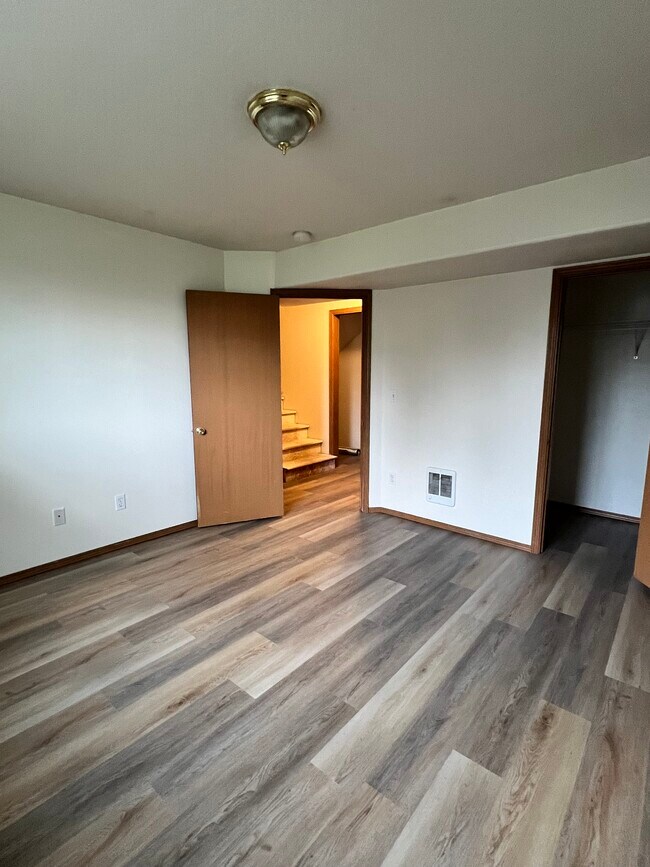 Building Photo - 1625 E Coeur D Alene Ave