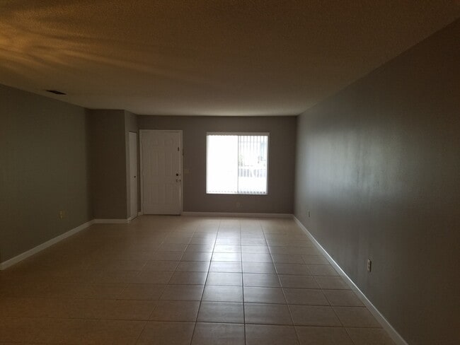 Building Photo - Spacious 2-Bedroom, 2-Bathroom Condo in Winter Haven