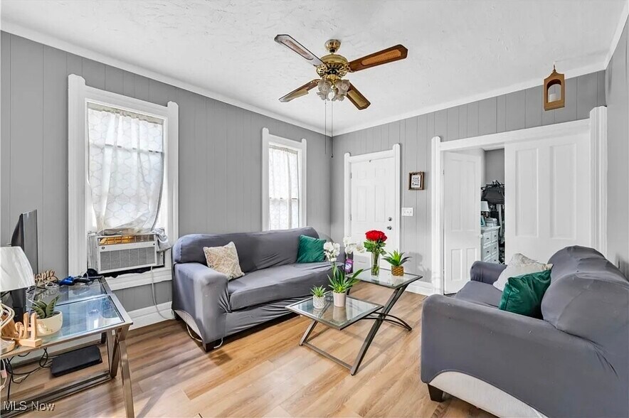 Building Photo - 504 W 21st St