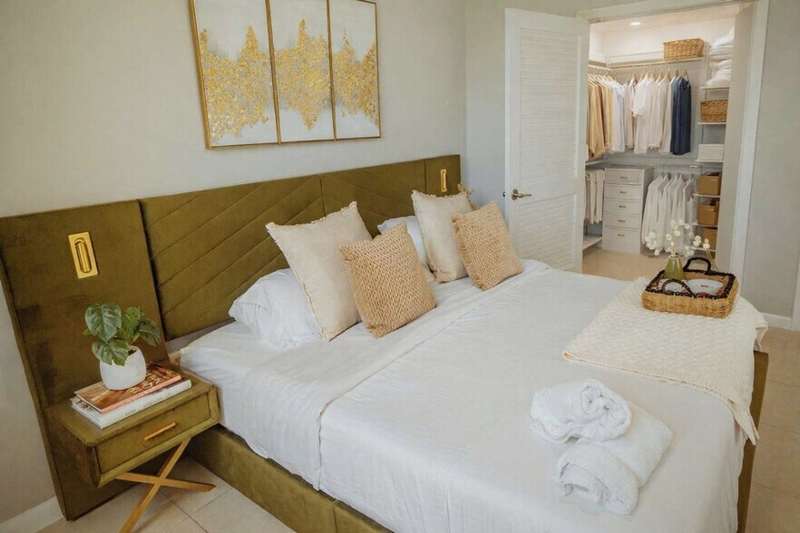 Building Photo - 3250 NE 1st Ave