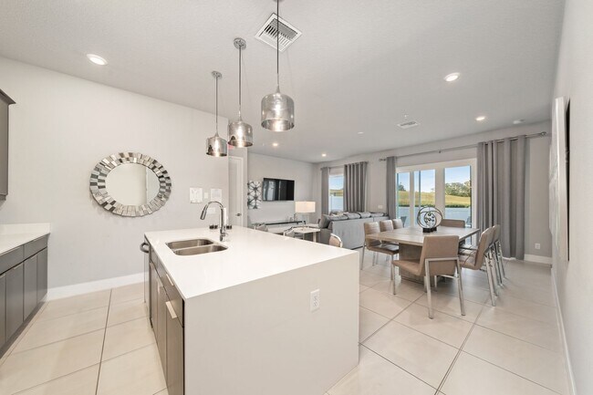 Building Photo - 7740 Sandy Ridge Dr