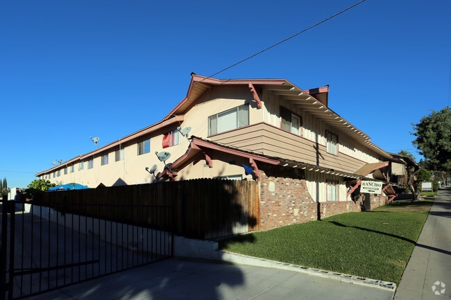 Building Photo - El Rancho Apartments