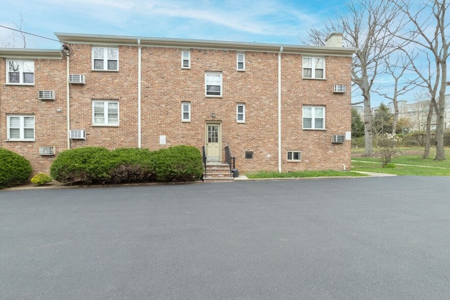 Building Photo - 300 Wilson Rd