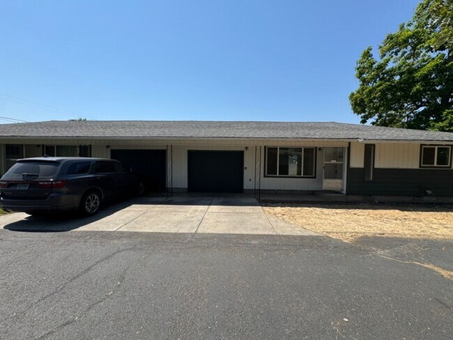 Building Photo - 610 Platt Pl