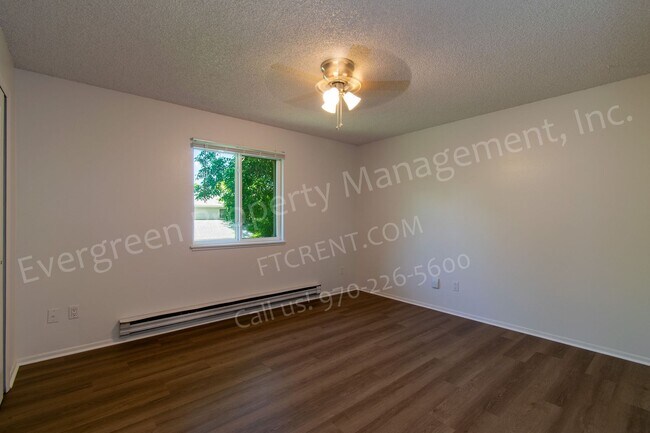 Building Photo - 3950 Manhattan Ave