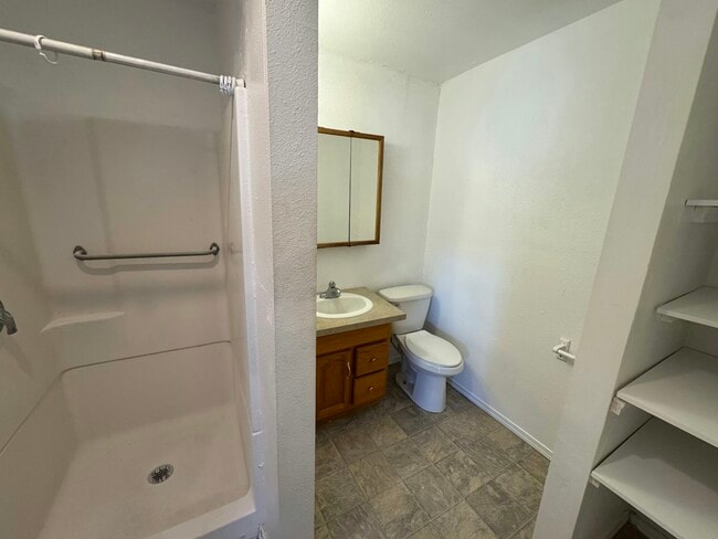 Building Photo - 618 Basin St NW