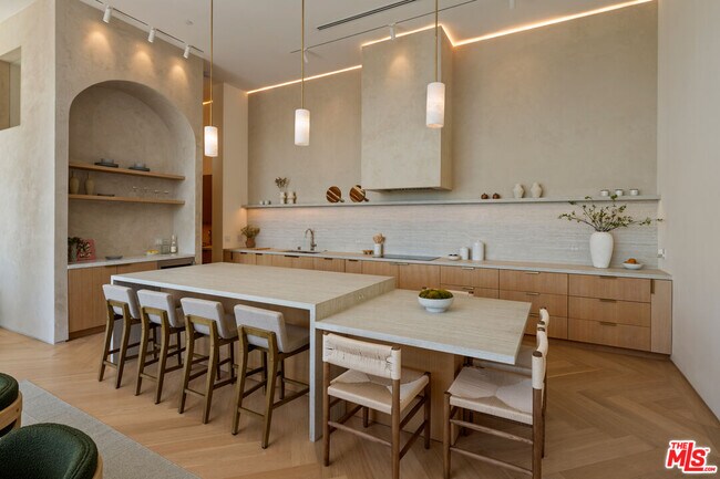 Building Photo - 3699 Alta Mesa Dr