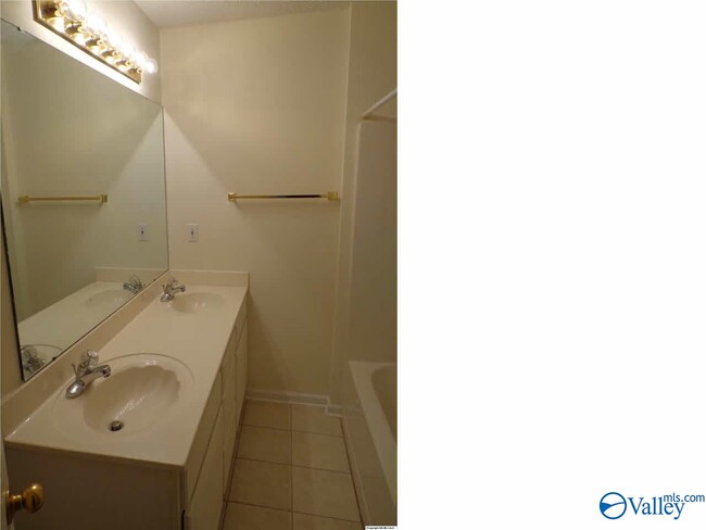 Building Photo - 121 Michli Rd