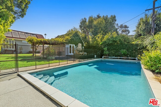 Building Photo - 949 S Muirfield Rd