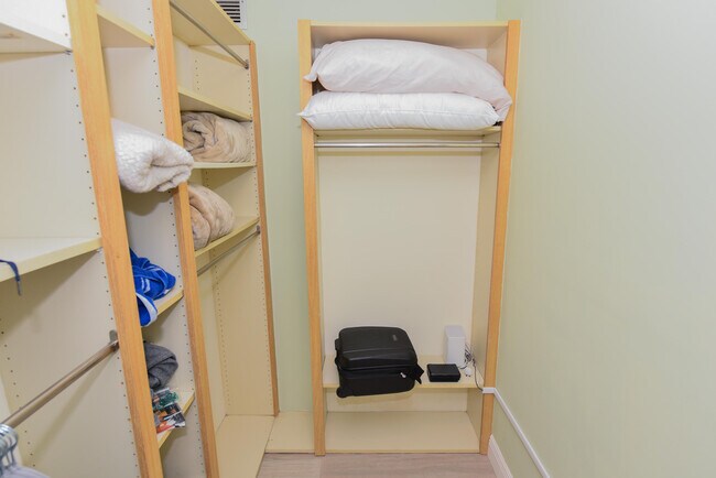 Building Photo - 901 Seafarer Cir