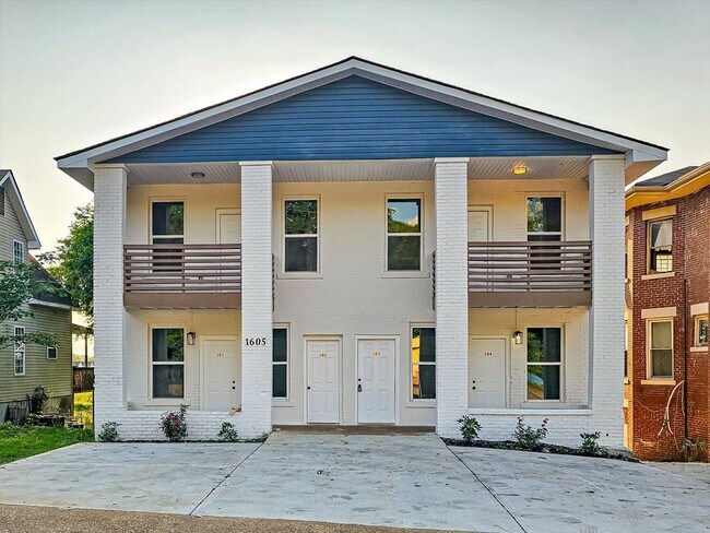 Primary Photo - 1605 Dodds Ave