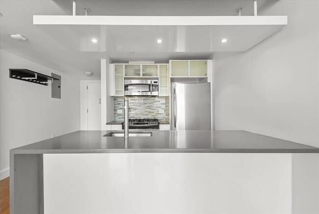 Building Photo - 21-24 30th Ave.