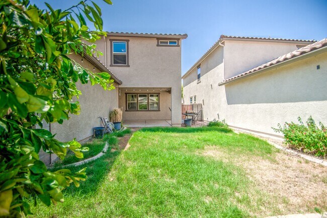 Building Photo - Stunning 3 bed plus Loft in Copper Ranch!