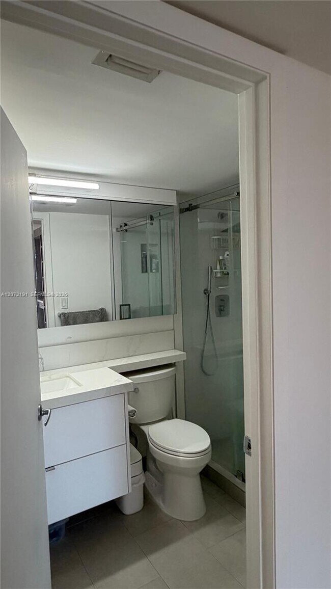 Building Photo - 540 Brickell Key Dr