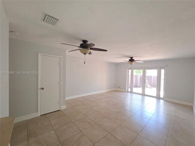 Building Photo - 12025 S Las Palmas Dr