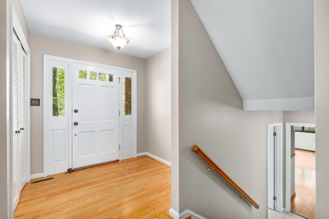 Building Photo - 5518 Woodlyn Rd