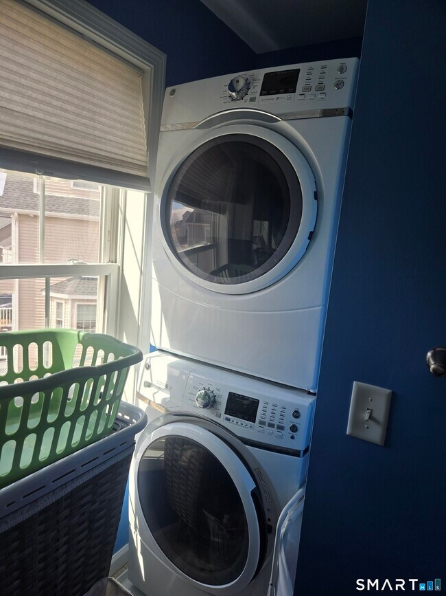 Building Photo - 57 Beachside Ave