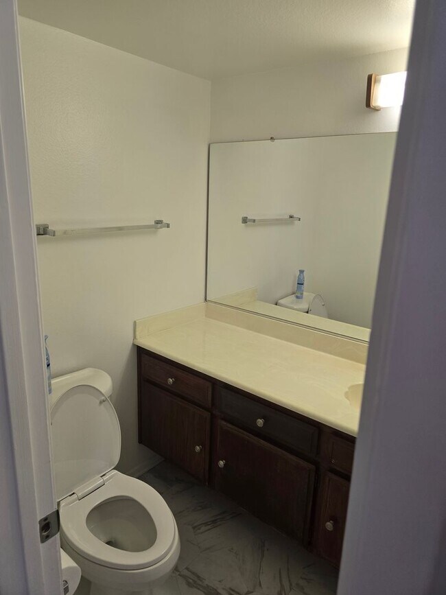 Building Photo - BEAUTIFUL 4 BEDROOM 3 BATH HOUSE. MOVE IN ...