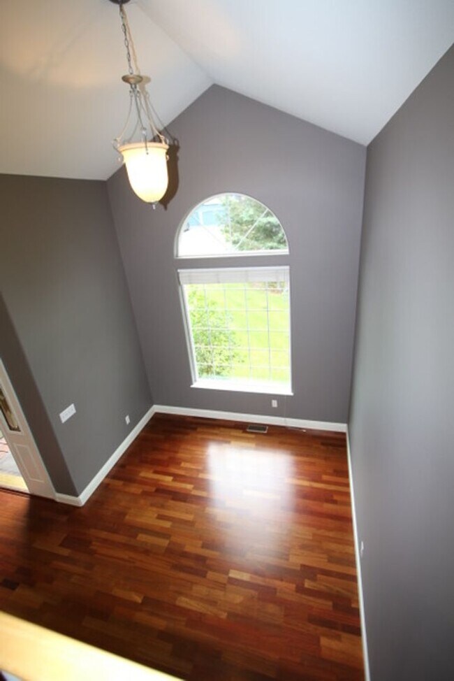 Building Photo - 9010 Sahalee Dr