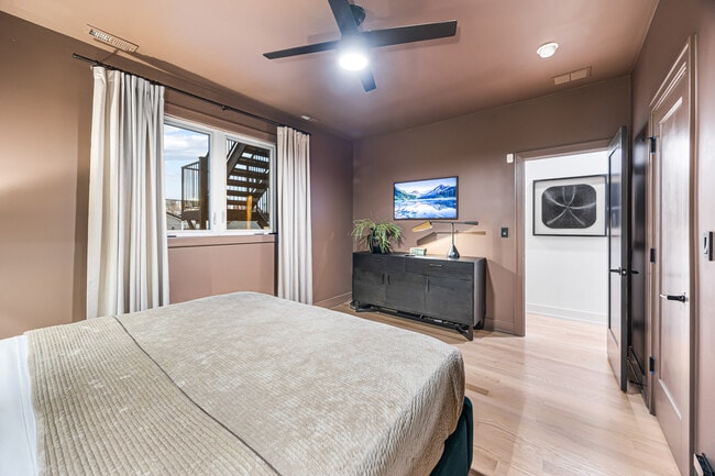 Building Photo - 1738 W 17th St