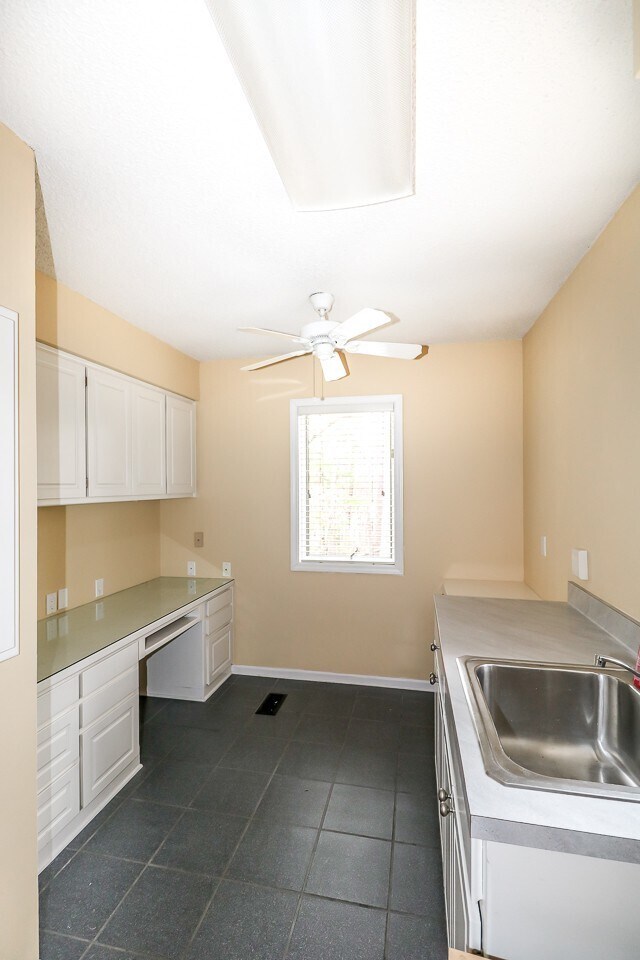 Building Photo - Beautiful 4 Bedroom, 3 Bath home. It has a 2 car garage plus a 1 car carport.  Stay warm in the w...