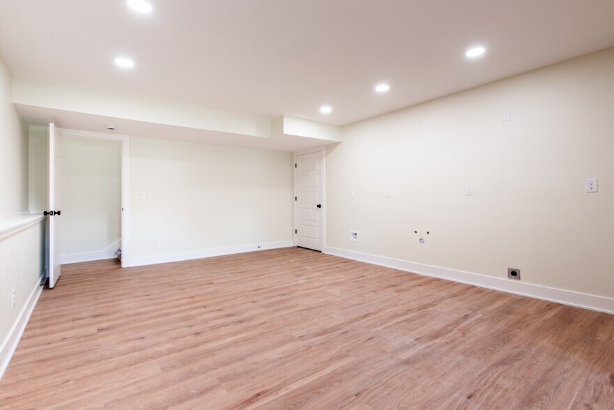 Building Photo - 8301 Acme Way